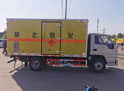 文县爆破器材运输车工人安全操作规范与智能技术保障